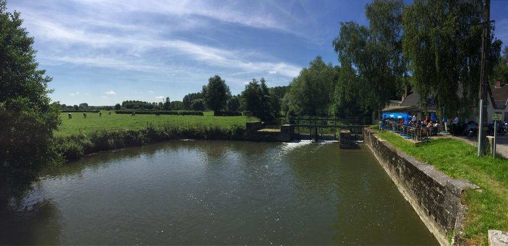 L'Auberge Du Moulin Des Pres Maroilles Exteriör bild